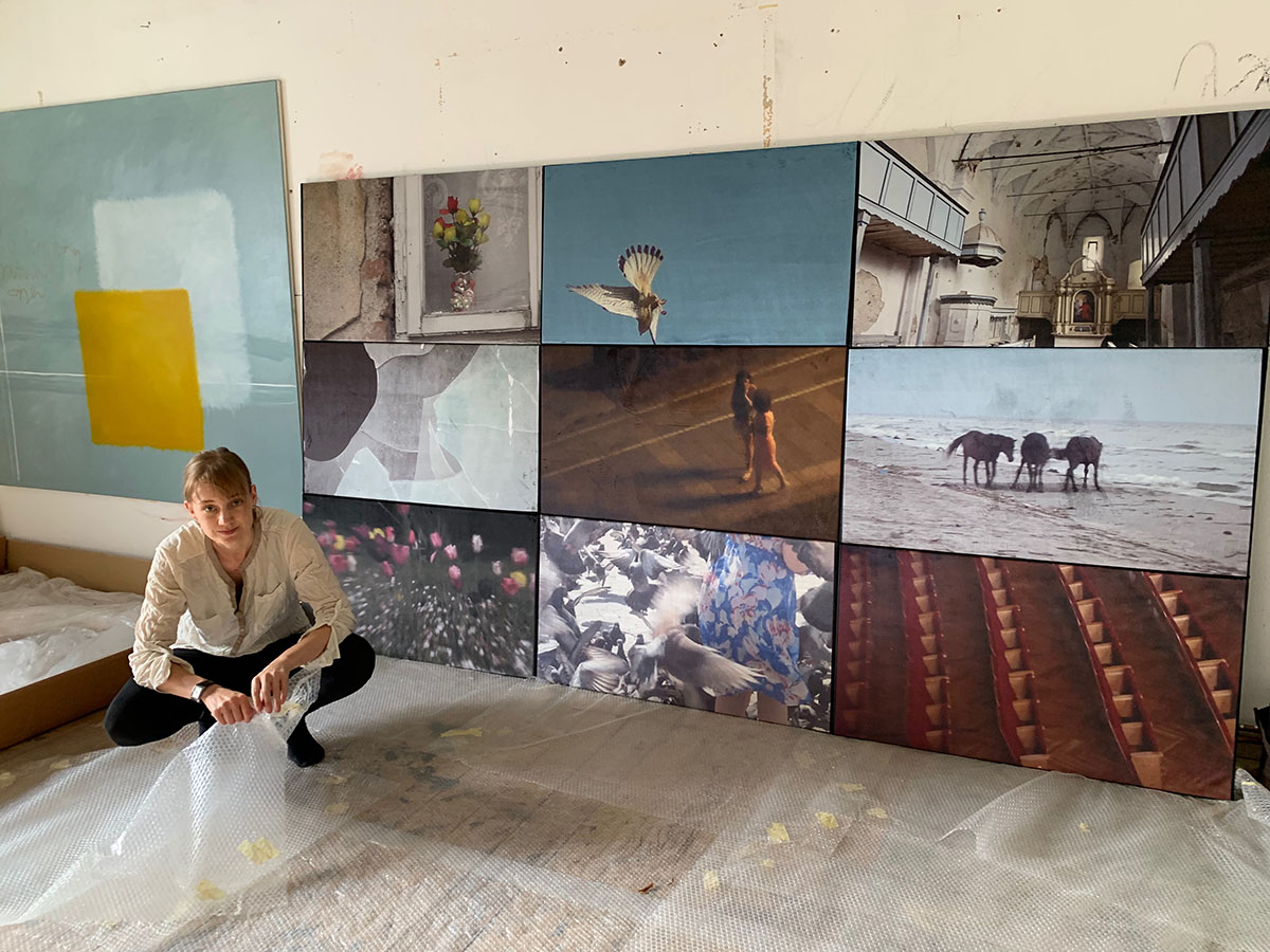 Die Künstlerin Mona Freudenreich in ihrem Atelier. Am 07 März 2024 präsentiert Sie ihre Werke im Klinikum Christophsbad.